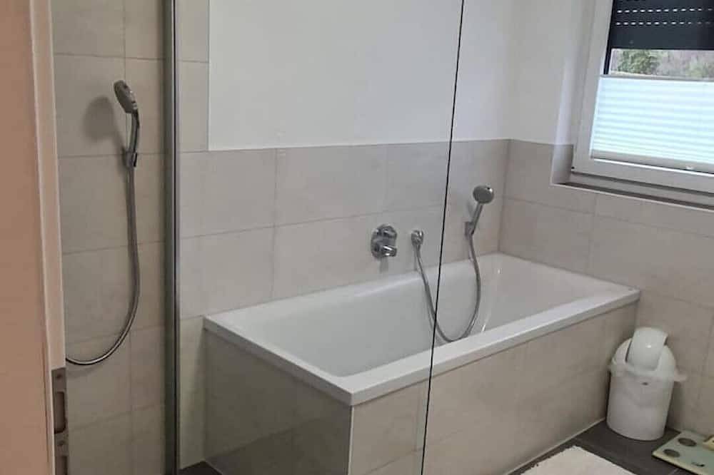 Geheel appartement, Großzügige Wohnung mit Terrasse in Taunus