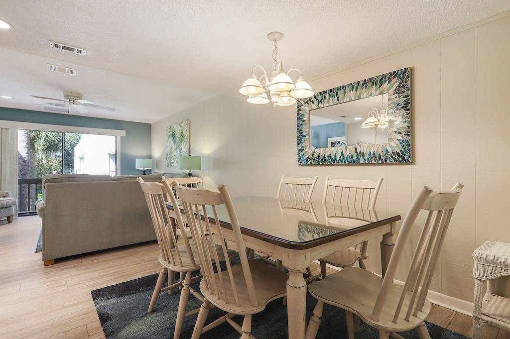 Villa for 8 Guests in Forest Beach, Beaufort County