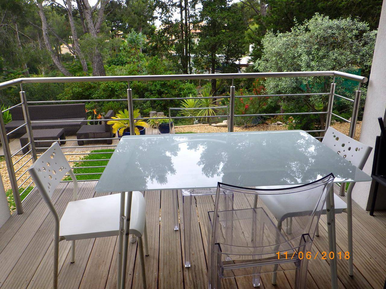 Appartement entier, 'Appartement 4 étoiles, à 5 minutes à pied des plages' avec terrasse privée, Wi-Fi et climatisation in Bandol, Région de Toulon