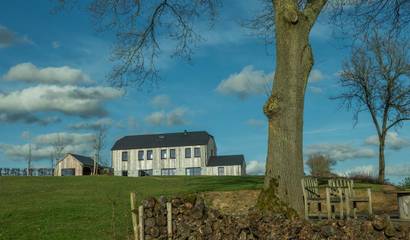 Gîte pour 9 personnes, avec vue et jardin dans Celles (Houyet)