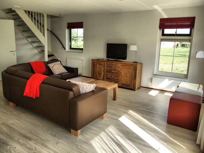 Ferieudlejning for 12 personer, med jacuzzi og terrasse såvel som have og sauna, husdyr tilladt i Holland