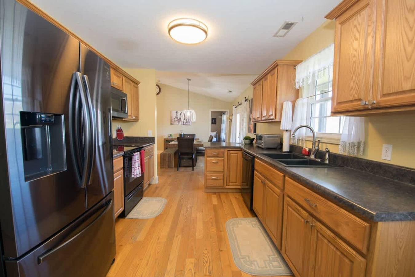 Scenic 4Br w Deck Farm Views Near Asheville in Blue Ridge Parkway, Fairview