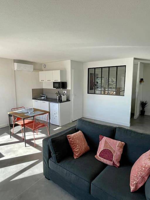 Appartement entier, One-Bedroom Apartment in Les Baux-de-Provence, Région d'Arles
