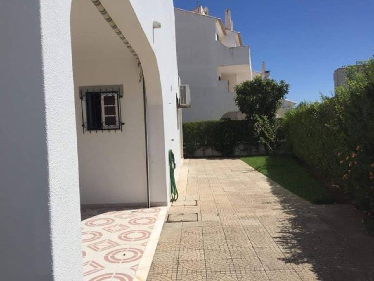 Modernes Haus in Altura mit Terrasse und Stadtblick in Altura, Faro Distrikt