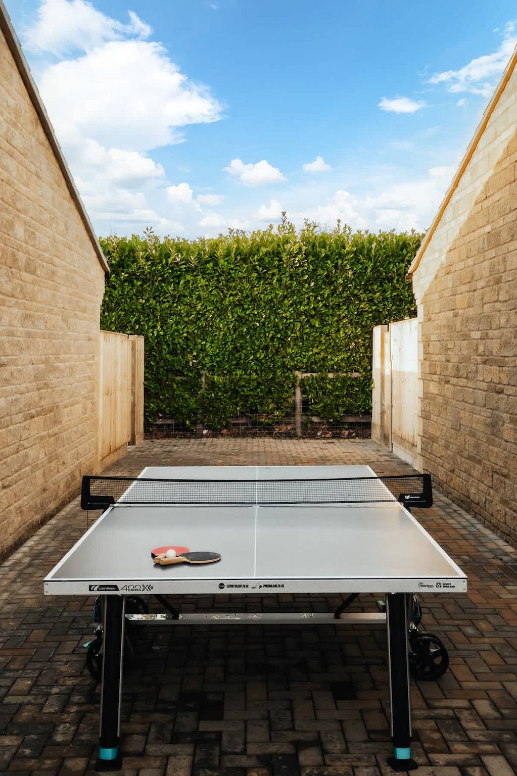 New Market - Modern Stay in Cotswolds with Hot Tub in Gloucestershire