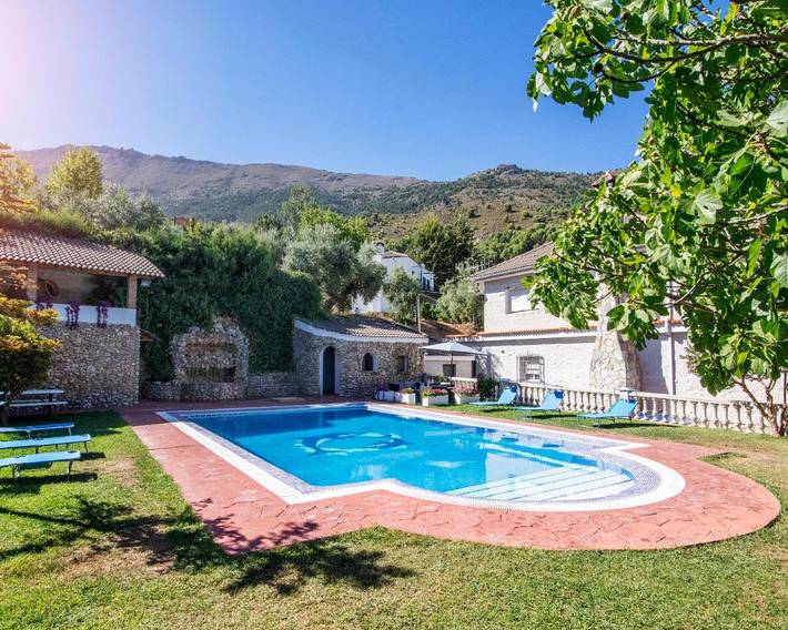 Casa rural para 8 personas, con Terraza y Jardín además de Piscina y Vistas en Valdepeñas de Jaén