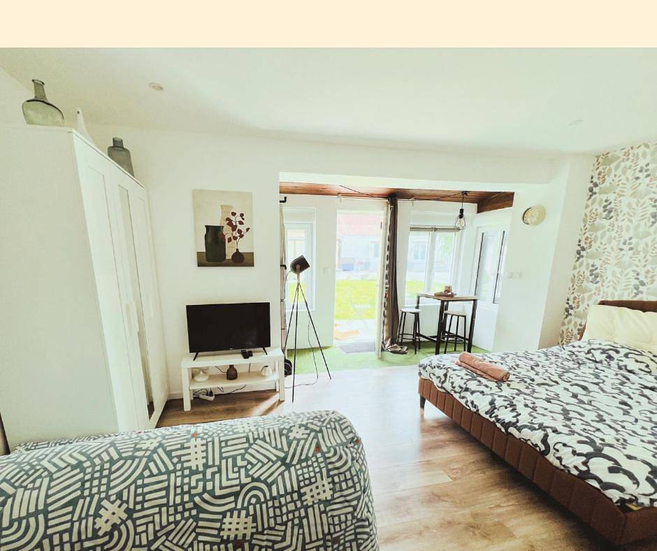 One-Bedroom House in Amblainville, Oise