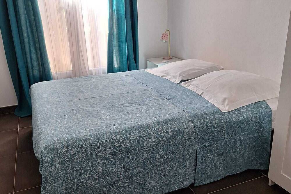 Calanque de Niolon avec vue mer exceptionnelle / exceptional view of the sea in Niolon, Le Rove