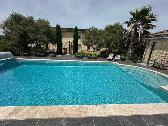 Location de vacances pour 10 personnes, avec Terrasse et Jardin ainsi que Piscine et Vue à Saint-Louis-de-Montferrand