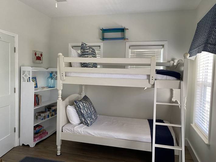 Vacation rental for 8 people, with balcony and pool in Blue Mountain Beach