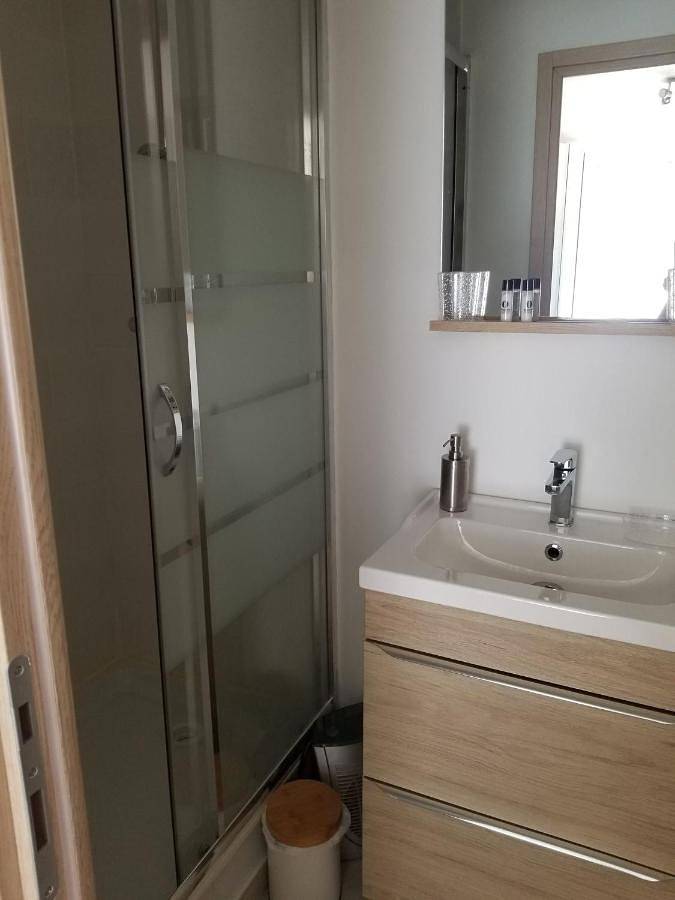 Location de vacances pour 2 personnes, avec jardin ainsi que piscine et terrasse à Espondeilhan - 3