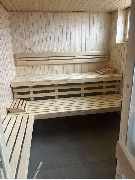 Gîte pour 2 personnes, avec jacuzzi et piscine ainsi que sauna et jardin, adapté aux familles à Mettlach