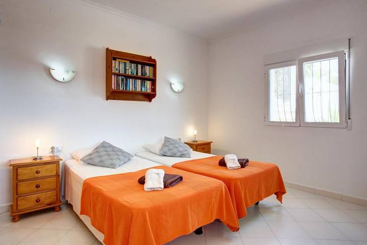 Casa rural para 4 personas, con terraza además de piscina y vistas, Se admiten mascotas en Orba - 4