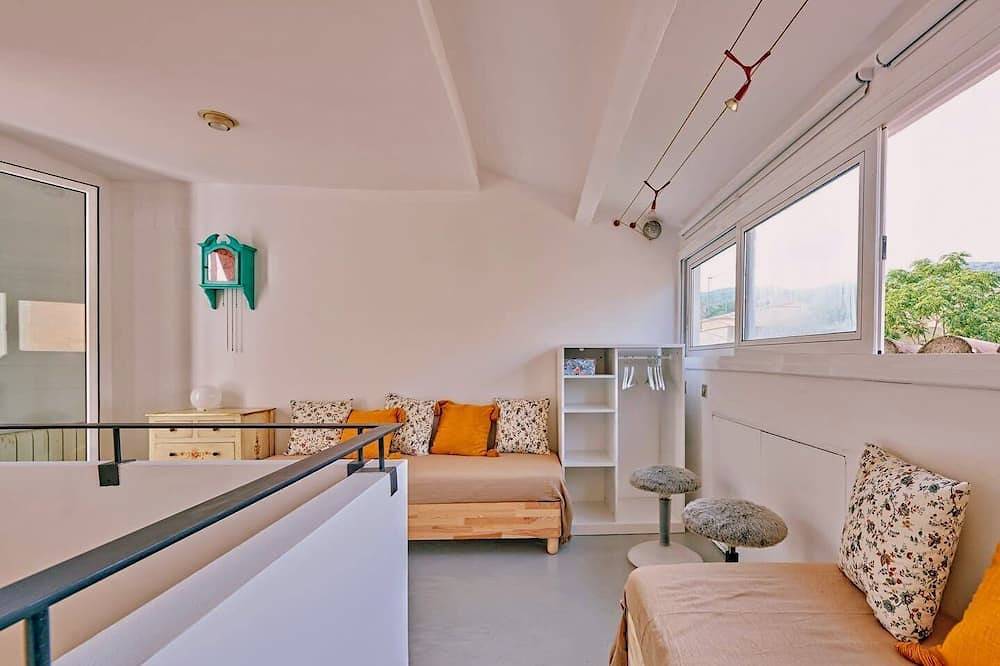 Casa de Pueblo junto Barcelona Centro in Urbanizacion Montcabrer, Vilasar de Dalt