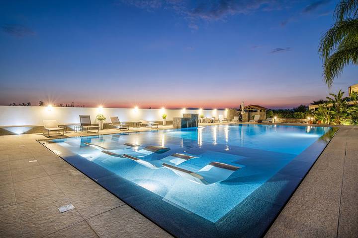 Ferienhaus für 13 Personen, mit Pool in Syrakus