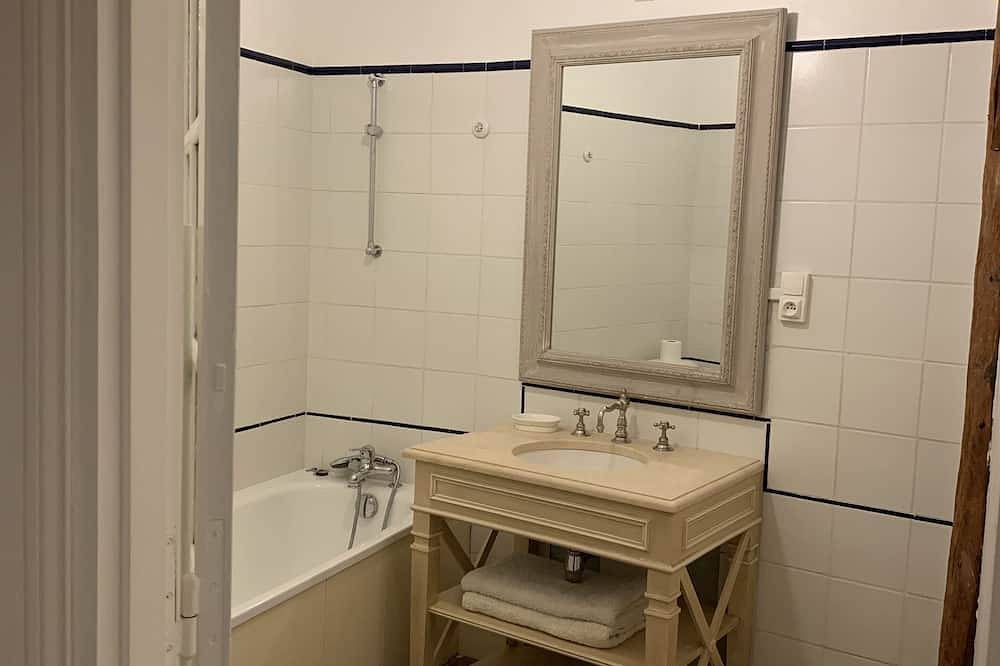 Appartement entier, 1 bedroom apartment in ã‰couen in Écouen, Val-d'Oise