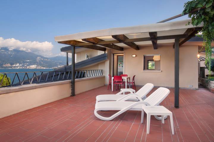 Ferienwohnung für 4 Personen, mit Balkon und Terrasse sowie Seeblick in Torri del Benaco