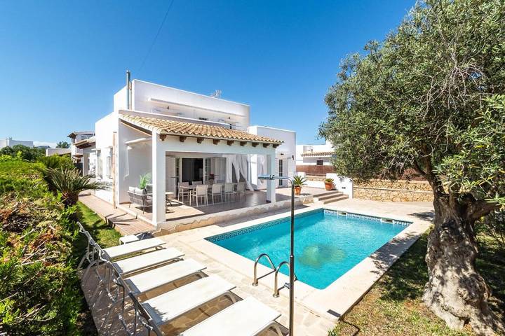 Ferienhaus am strand für 8 Personen, mit Terrasse und Garten sowie Pool in Santanyí