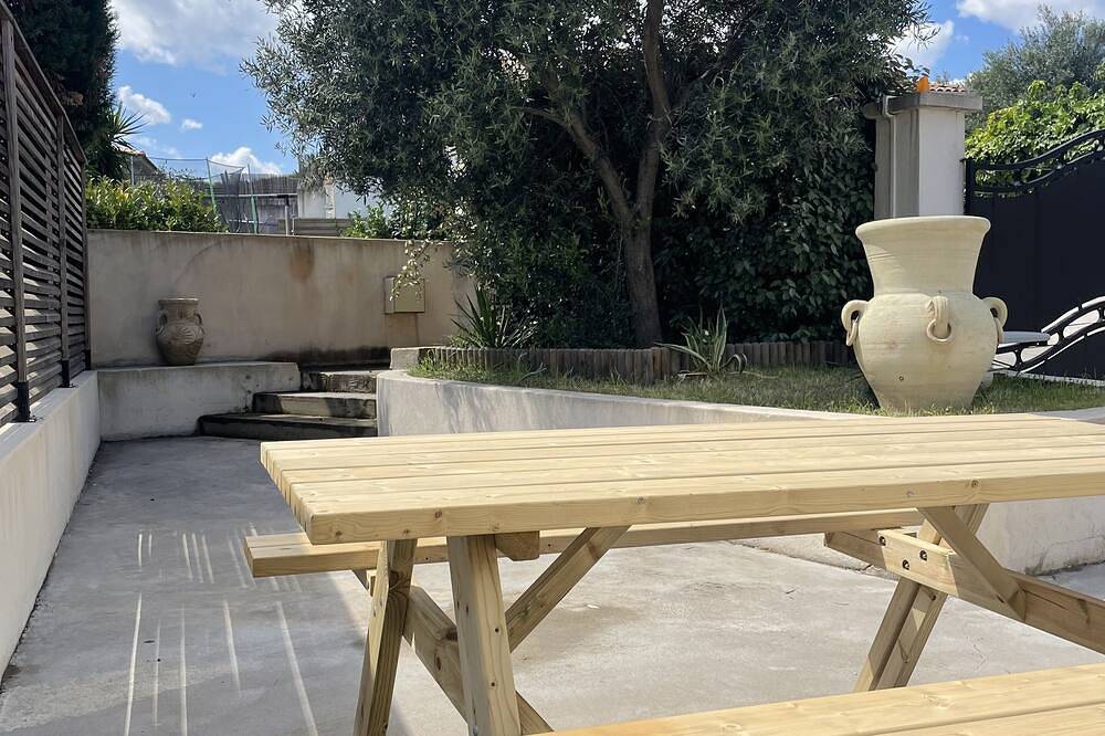 Apartamento entero, Comfortable studio 5 min from the beach + pool access in Biguglia, Región de Bastia