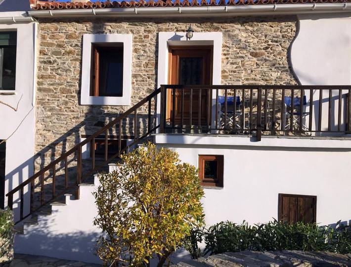 Villa voor 6 personen, with terras and uitzicht as well as tuin in Samos