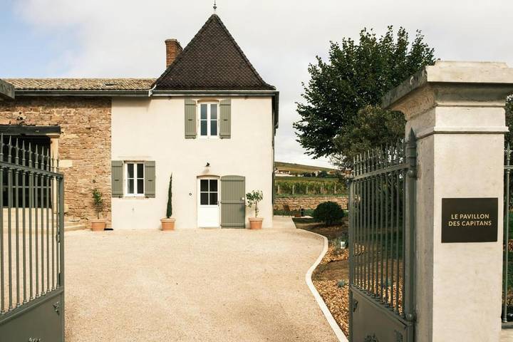 Gîte pour 2 personnes, avec piscine ainsi que jardin et vue à Juliénas - 2