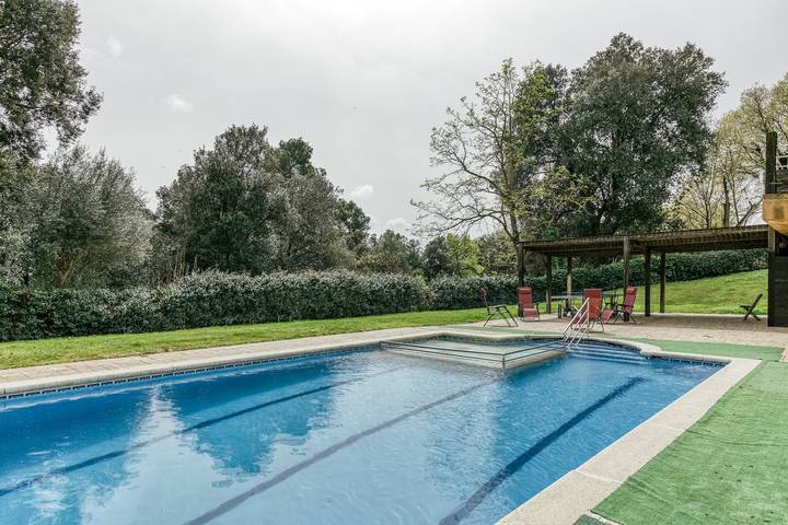 Landhus for 40 personer, med Have og Børnepool i Catalonien