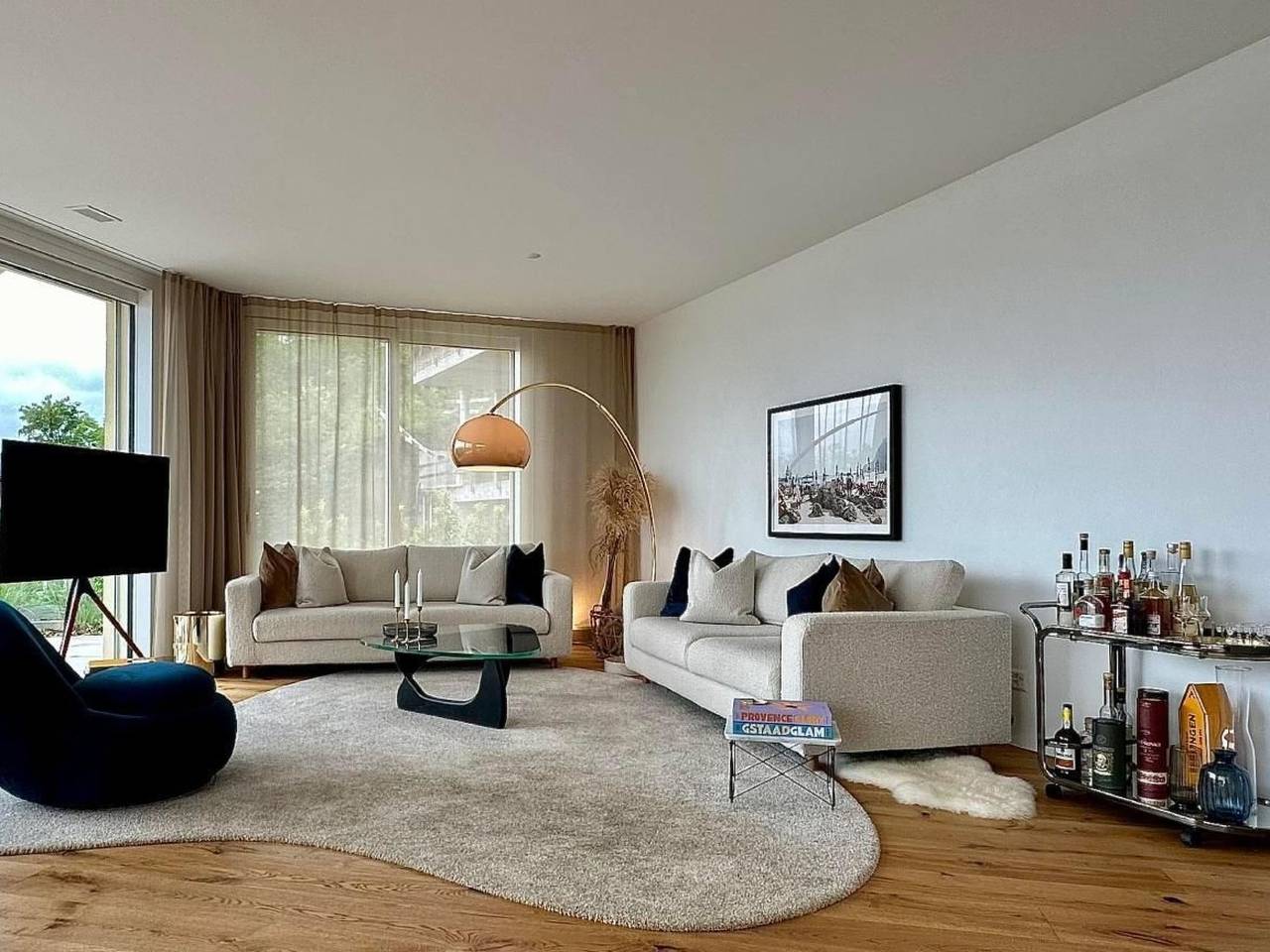 Entire apartment, "Lakeview" - a design holiday home in Berlingen, Untersee