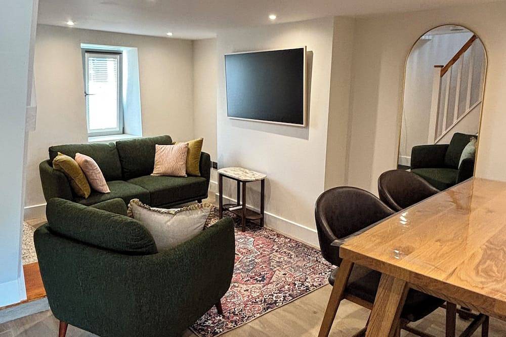River View Newly Renovated Irish Townhouse in Cork City and near Ucc in Cork, County Cork