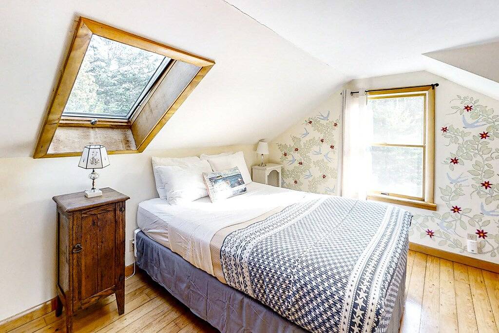 Dory Haven: Cove-front Home with sunroom, screened porch & waterfront yard in Acadia Nationalpark