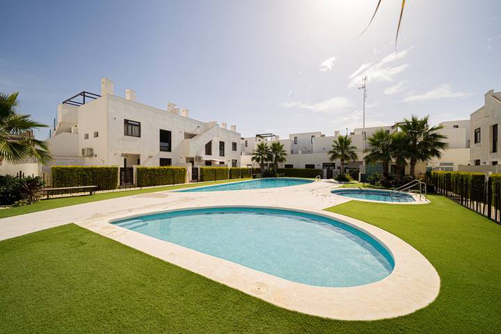 Vakantieappartement voor 4 personen, met terras en zwembad, kindvriendelijk in Pilar de la Horadada