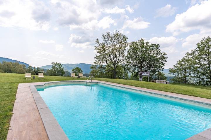 Appartamenti "Serrino Family" con vista sulle montagne, piscina condivisa e Wi-Fi in San Marcello Pistoiese, San Marcello Piteglio