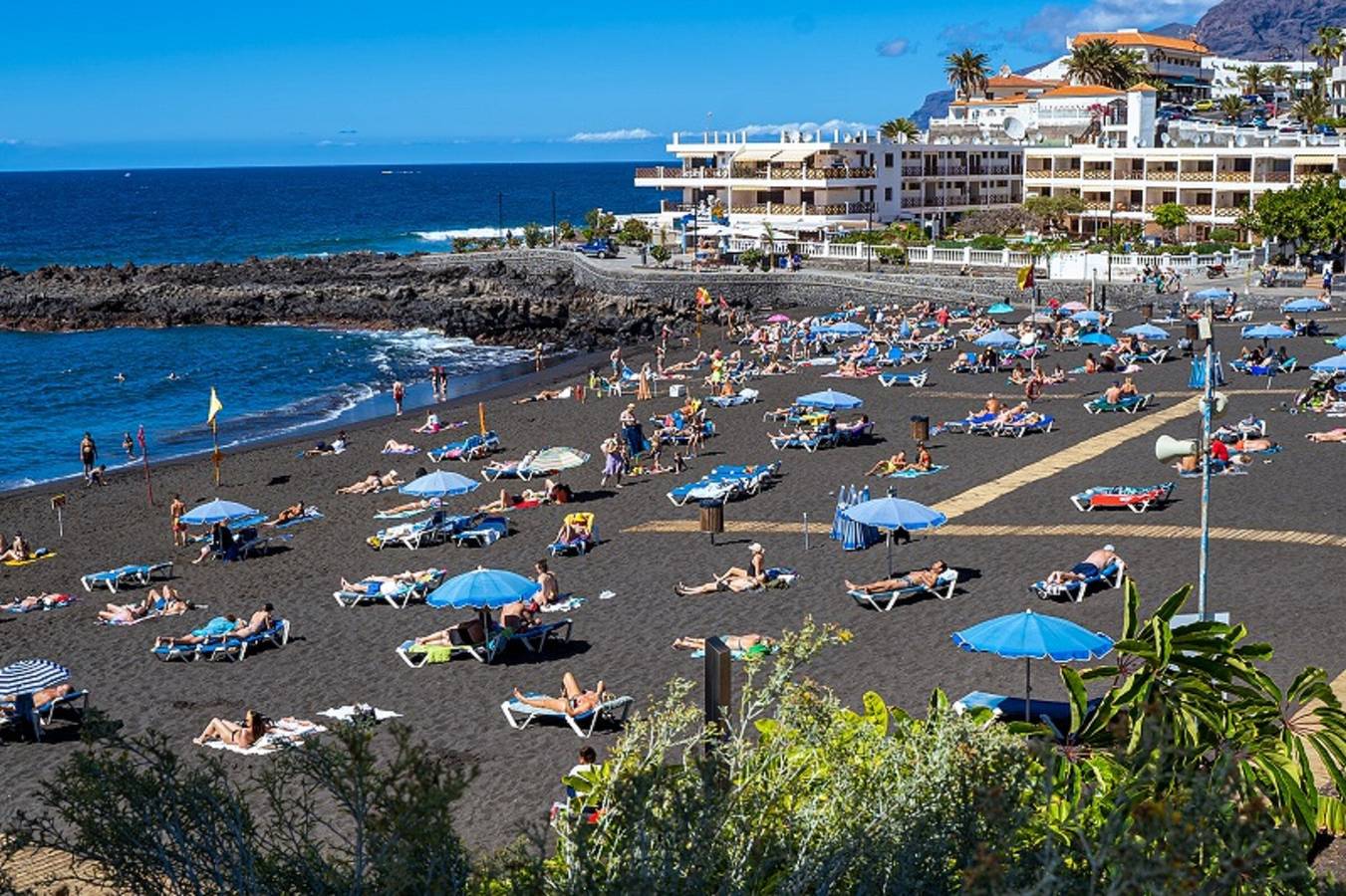 Apartamento entero, Apartamento 'Costa Isora Frontline ' con vistas al mar, piscina compartida y Wi-Fi in Cueva del Polvo, Santiago del Teide
