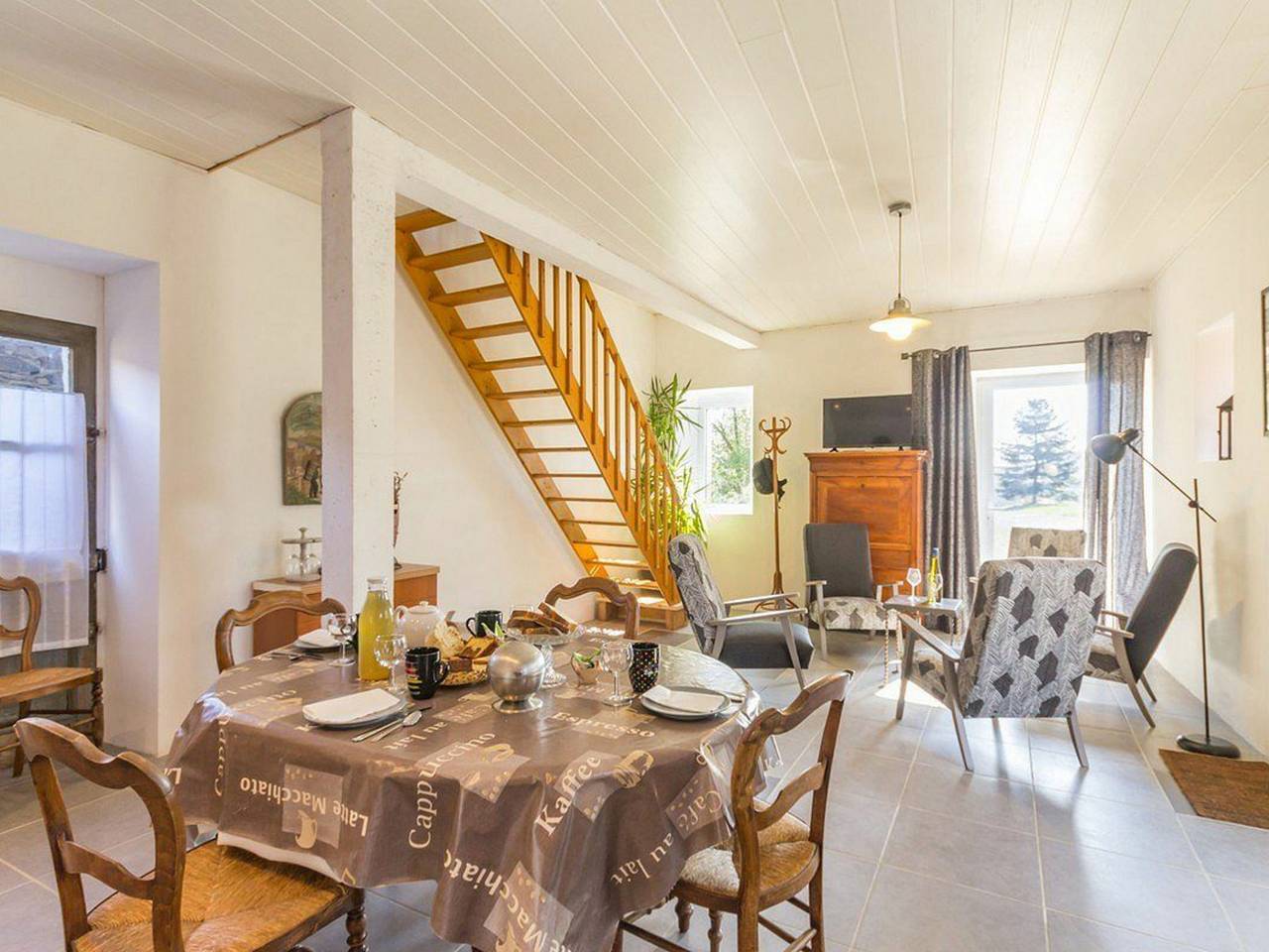 Gîte typique au cœur de Monnières, proche Sèvre, jardin privatif, Wifi, idéal pour pêche et rando in Monnières, Région de Nantes