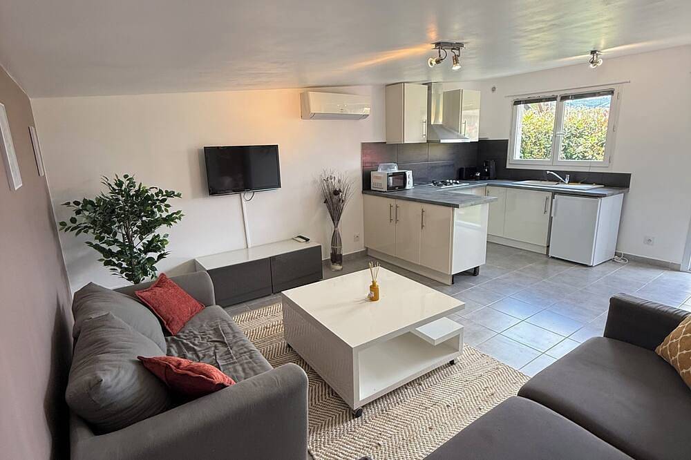 Casa Avvena 3 -chambre d'hôtes avec cuisine in Lecci, Arrondissement de Sartène