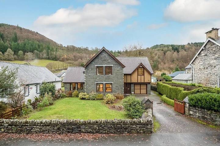 Cottage for 8 people, with garden, with pets in Betws-y-Coed