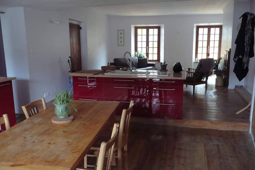 Appartement entier, Vaste Appartement T2 De 70m2 Avec Tres Belle Vue Sur La Vallee in Briançon, Serre Chevalier