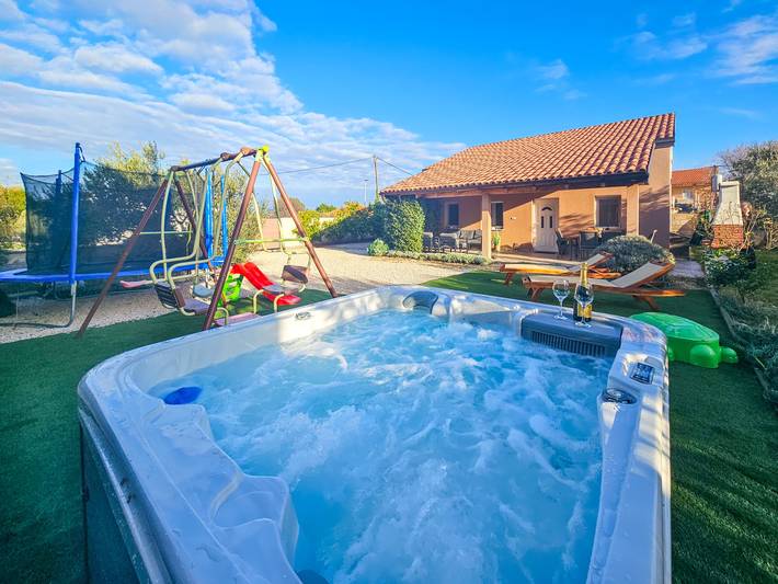 Ferienhaus für 6 Personen, mit Terrasse und Garten in Drage (Pakoštane)