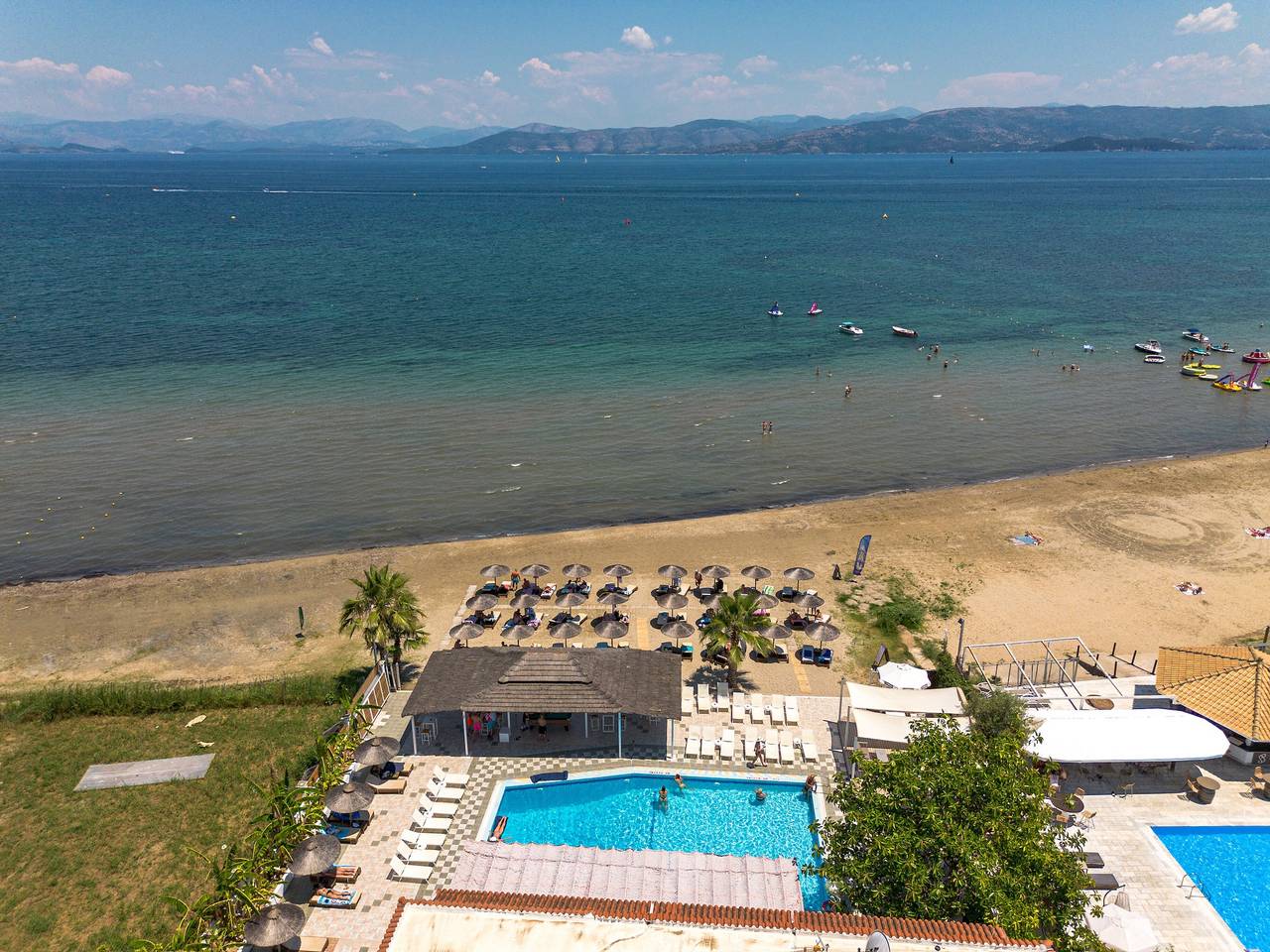 Bed & Breakfast „The Kavos Sandy Inn – Doppelzimmer“ mit Gemeinschaftspool, Wlan & Klimaanlage in Kavos, Korfu