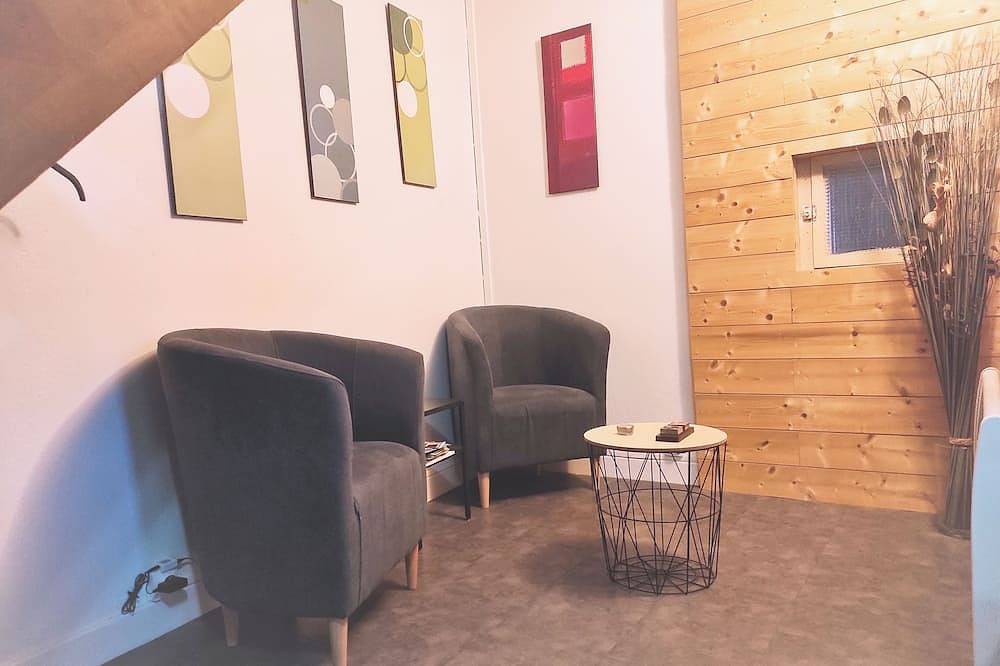 Appartement entier, Studio duplex avec terrasse in Lempdes, Région de Clermont-Ferrand
