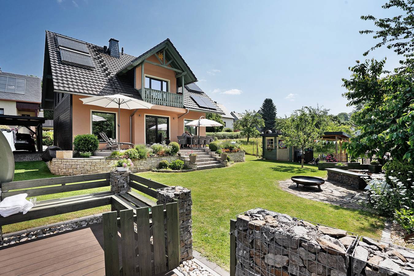 Appartement entier, Appartement Arzgebirg avec jacuzzi, terrasse privée et cabane pour enfants in Grünhainichen, Monts Métallifères