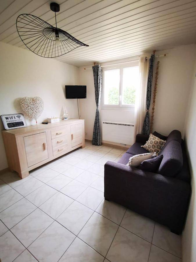 Gîte pour 4 personnes, avec vue ainsi que piscine et jardin à Bernis - 3