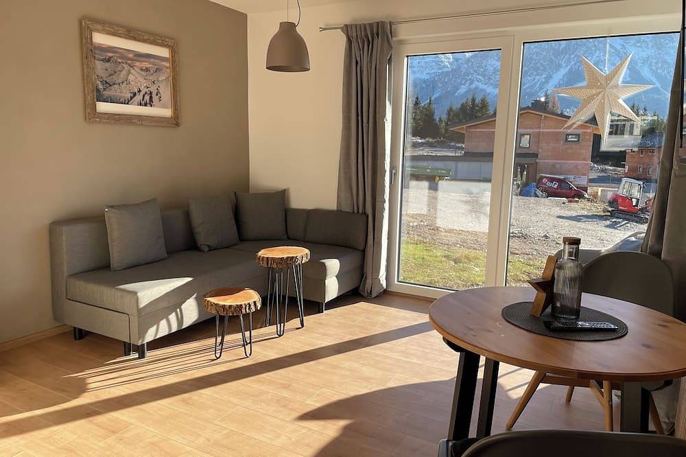 Chalet apartment with panoramic mountain views at the foot of the Zugspitze  in Ehrwald, Ammergauer Alpen (Oostenrijk)