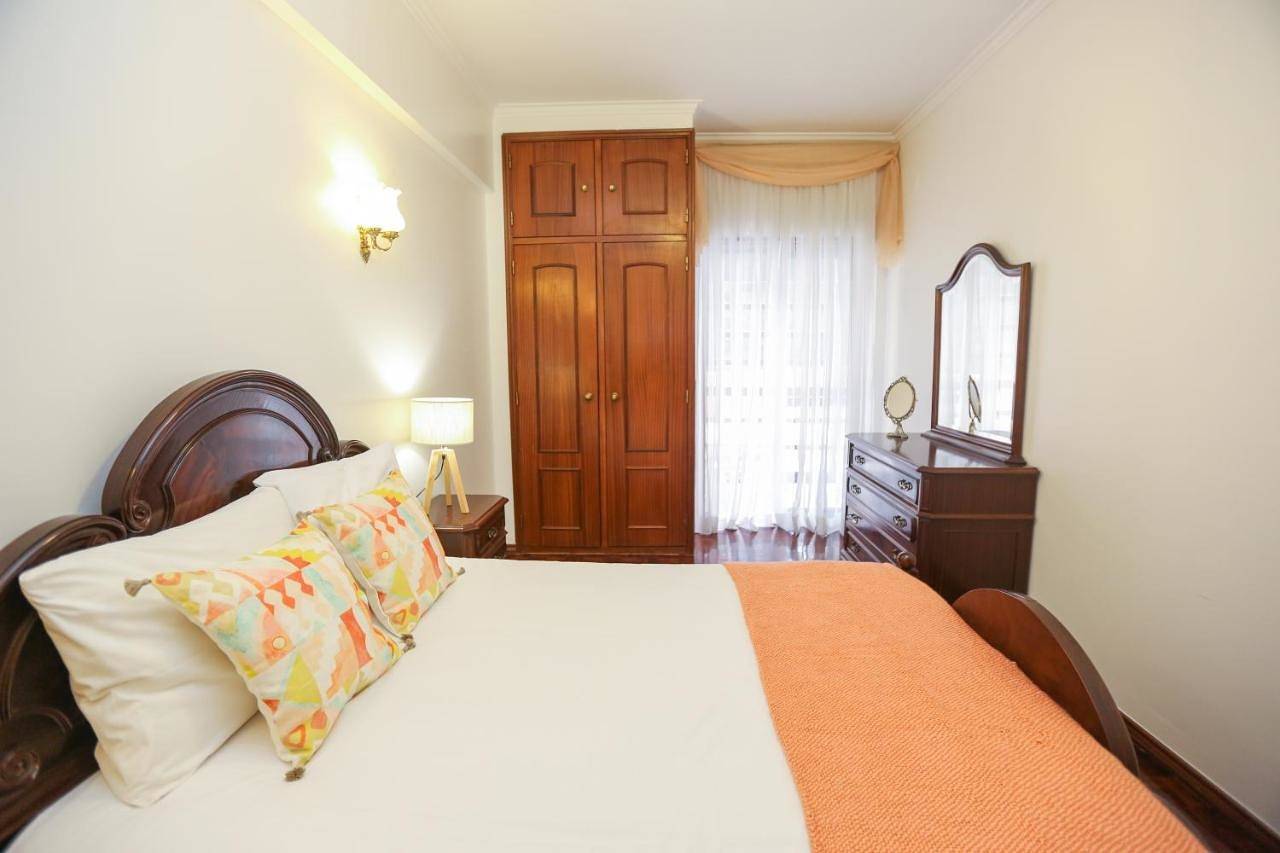Apartamento inteiro, Like-home-T4-Bright Benfica Apt-Terrace in Lisboa, Costa de Lisboa