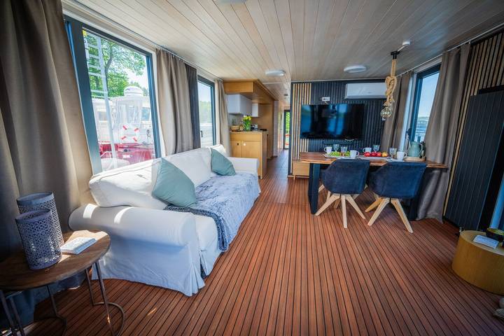 Hausboot für 7 Personen, mit Seeblick in Brandenburg