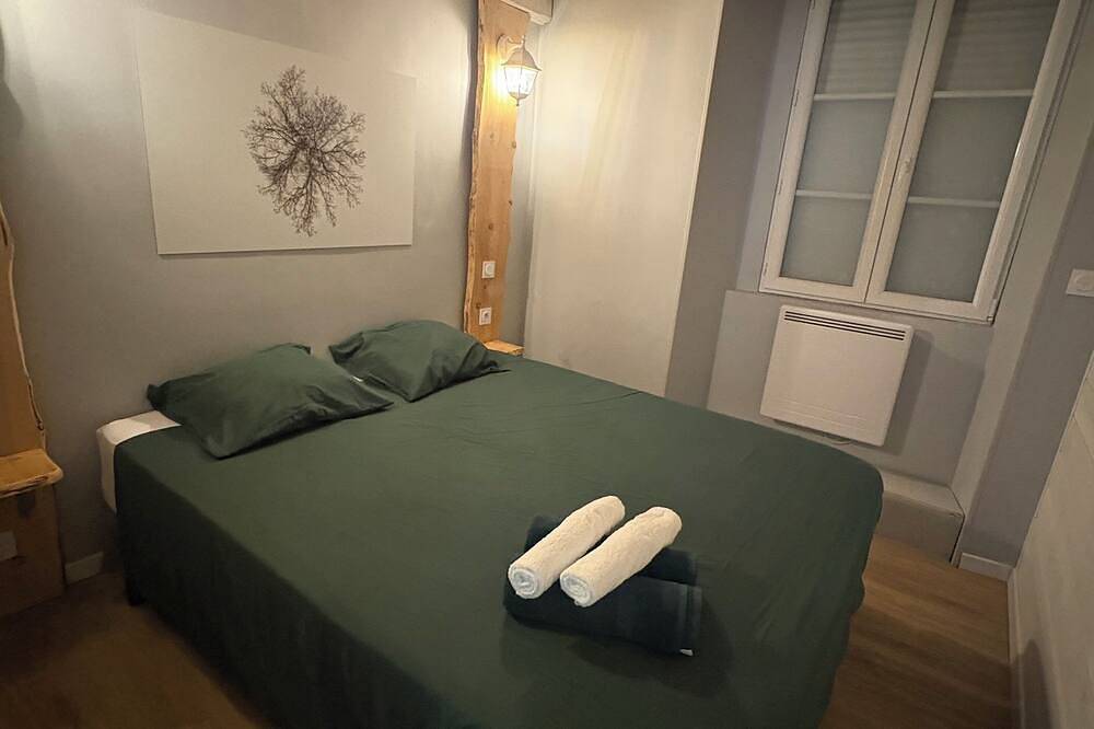 Appartement entier, La Terrasse Rouge 5mn télécabines centre village 3 chbre, 2 Sdb, belle terrasse in Ax-les-Thermes, Pyrénées