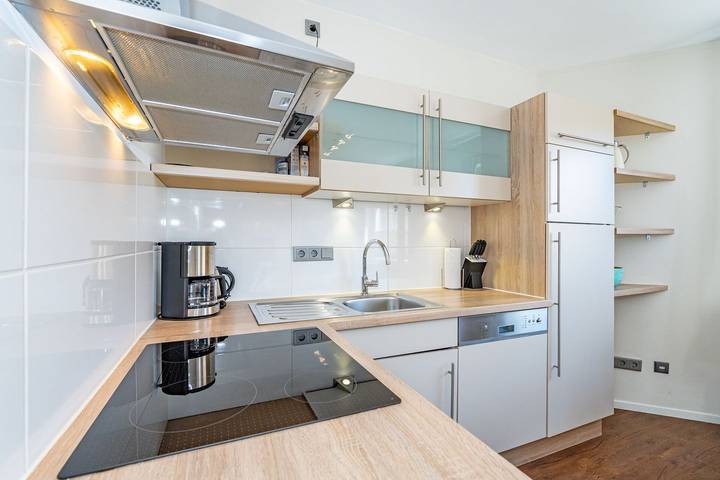 Ganze Wohnung, Zentrale Ferienwohnung für 2 Personen mit Parkplatz in Strandnähe. in Westerland, Sylt (Gemeinde)