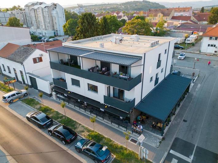 Gîte pour 2 personnes, avec terrasse dans Nova Gradiska