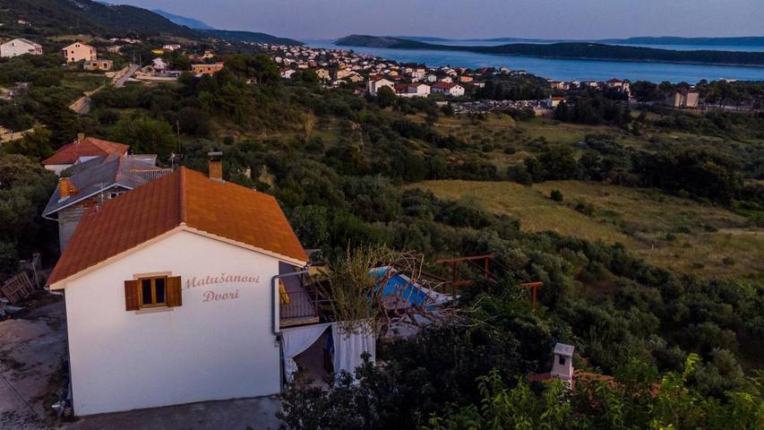 Ferienhaus für 11 Personen, mit Balkon und Sauna sowie Pool, mit Haustier in Banjol - 2