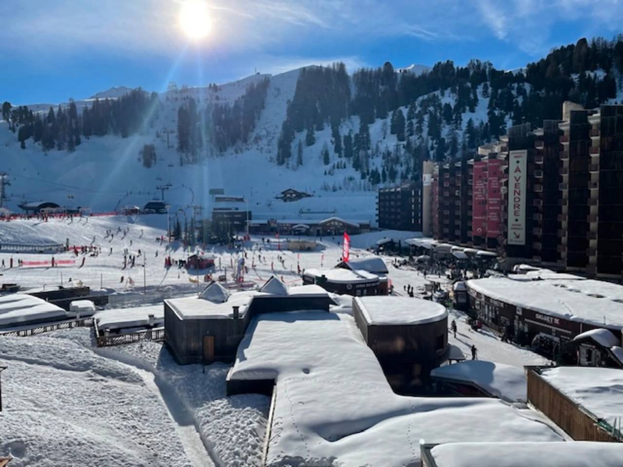 Appartement entier, Appartement 'Lesetoilesdelaplagne - Le Carroley' avec vue montagne, piscine partagée et balcon in La Plagne, La Plagne-Tarentaise