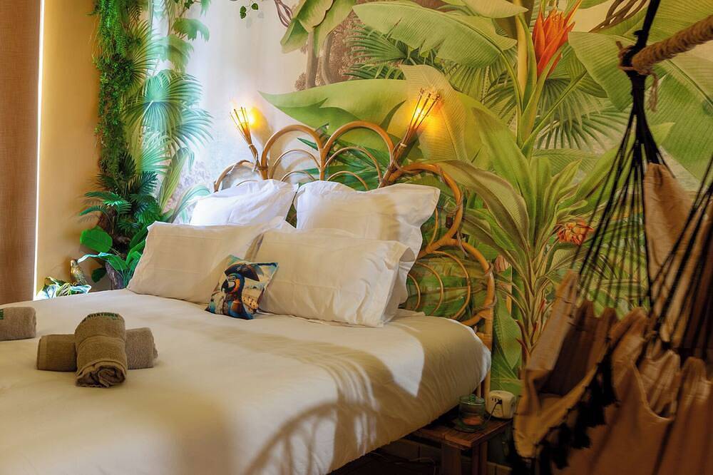 Entire apartment, Private Spa with Jacuzzi & Massage in Vierzon - L'Aventurier in Vierzon, Vierzon Region